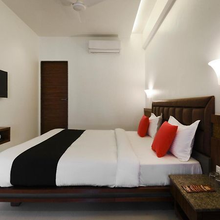 Oyo Flagship Hotel Shreeyash Executive Mangvadi Bagian luar foto