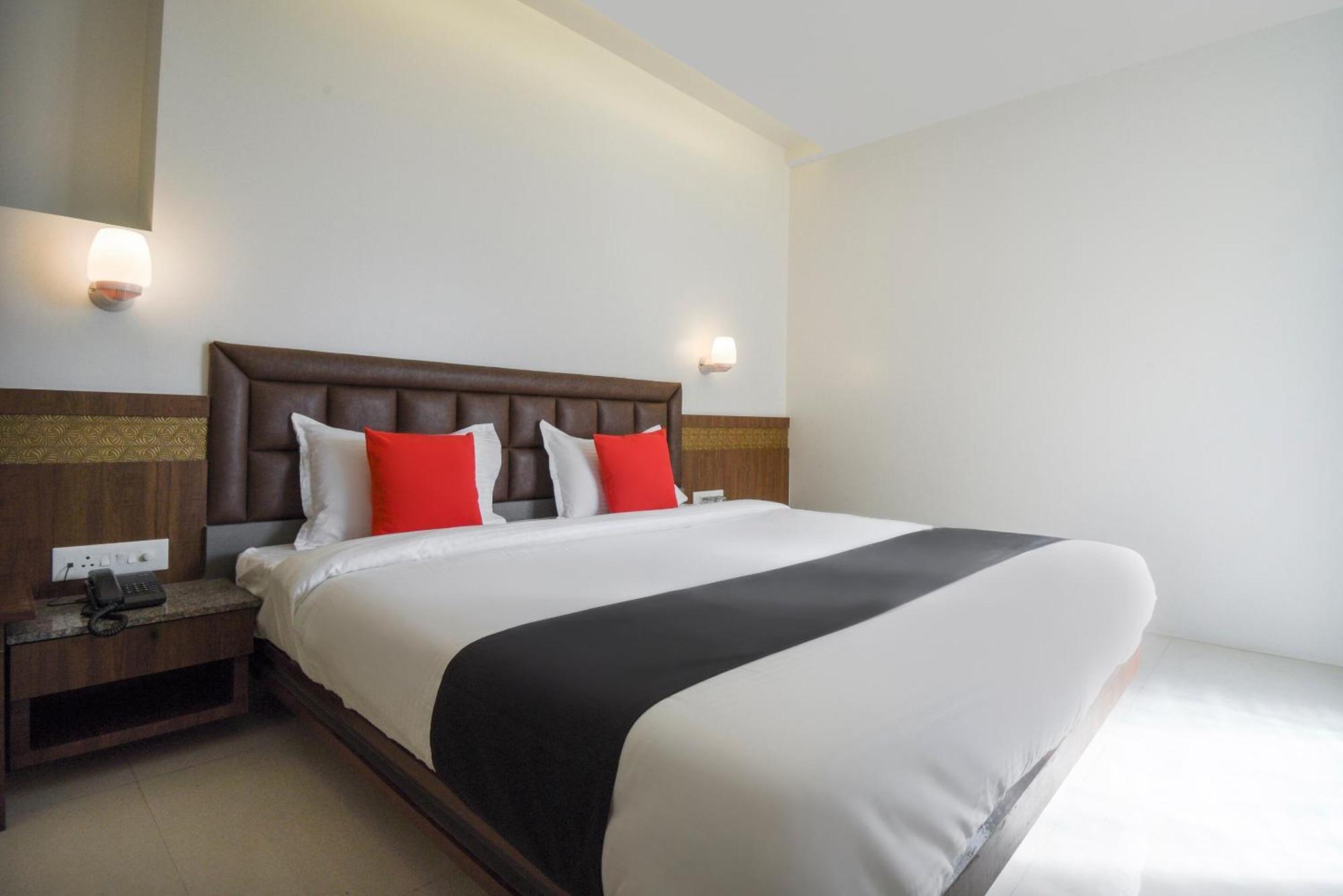 Oyo Flagship Hotel Shreeyash Executive Mangvadi Bagian luar foto