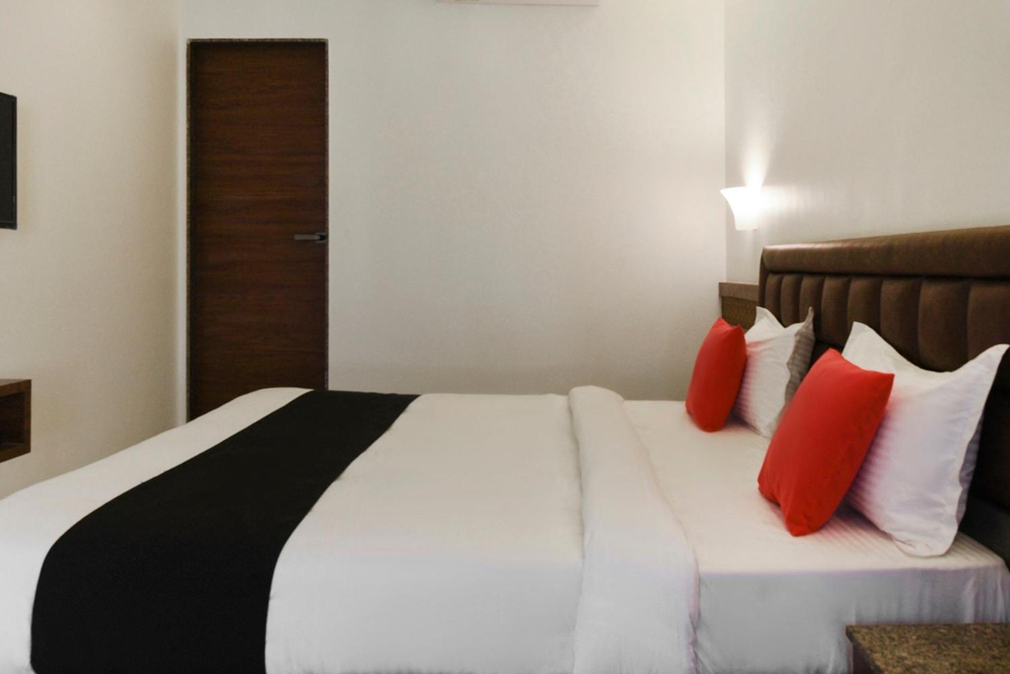Oyo Flagship Hotel Shreeyash Executive Mangvadi Bagian luar foto