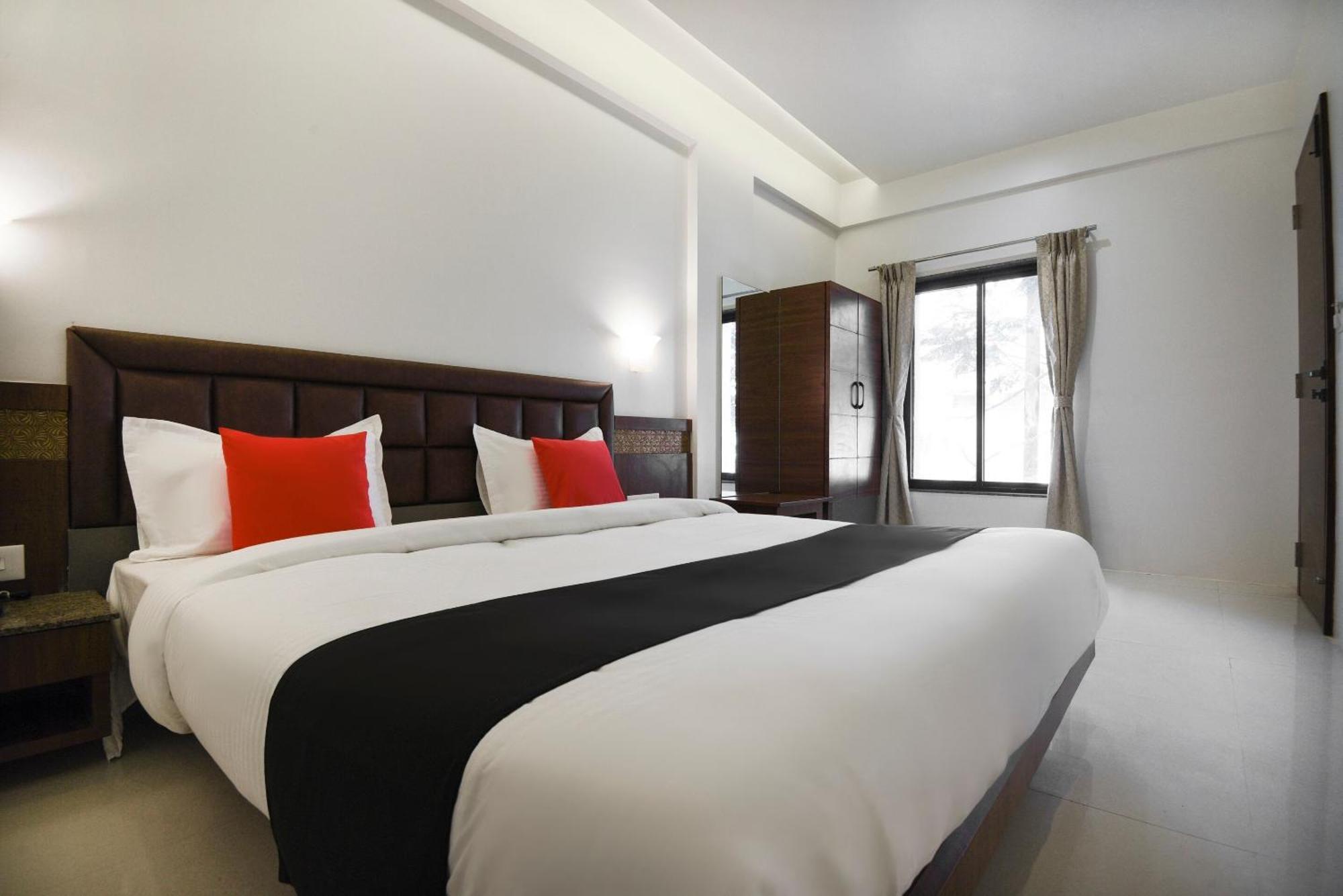 Oyo Flagship Hotel Shreeyash Executive Mangvadi Bagian luar foto