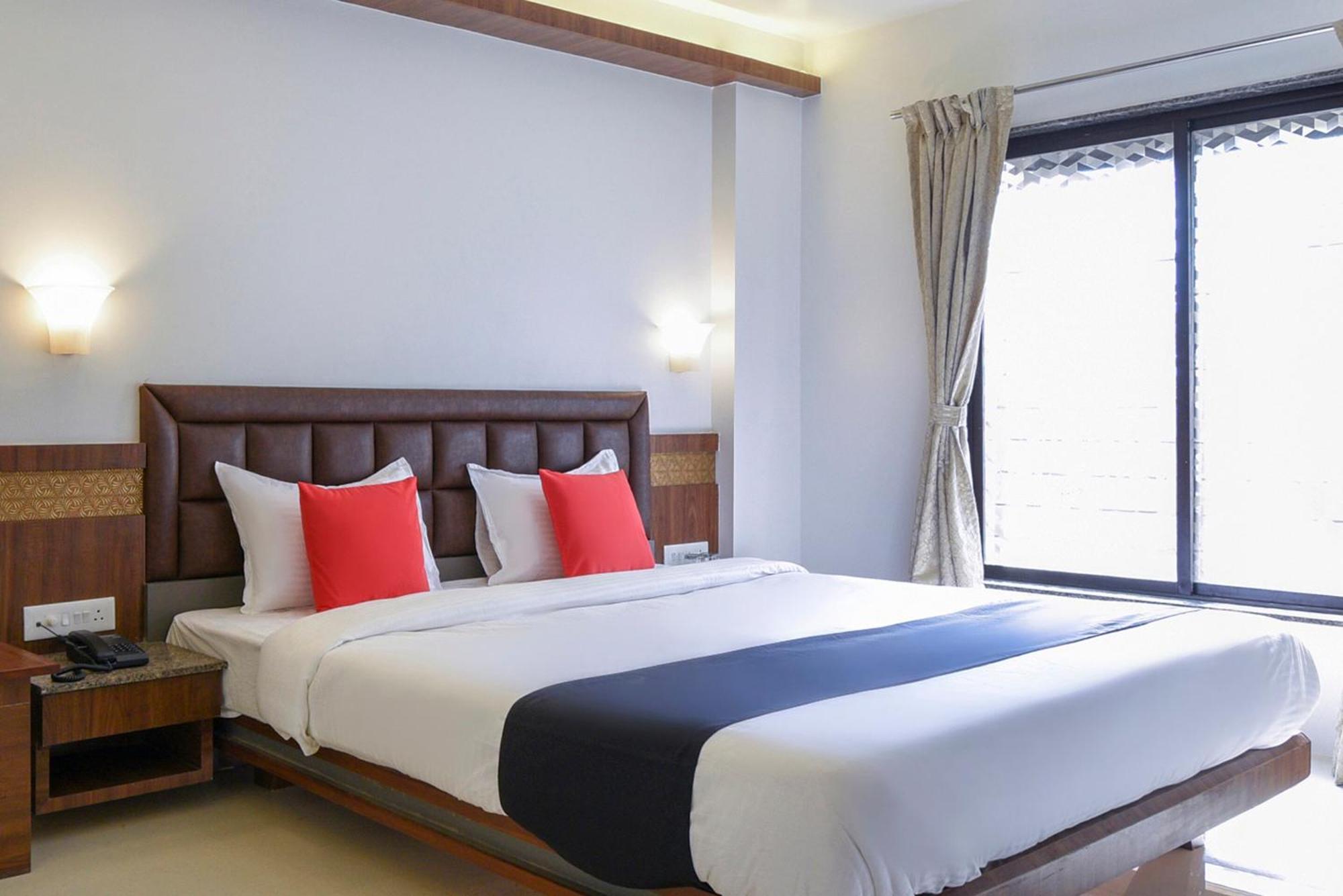 Oyo Flagship Hotel Shreeyash Executive Mangvadi Bagian luar foto