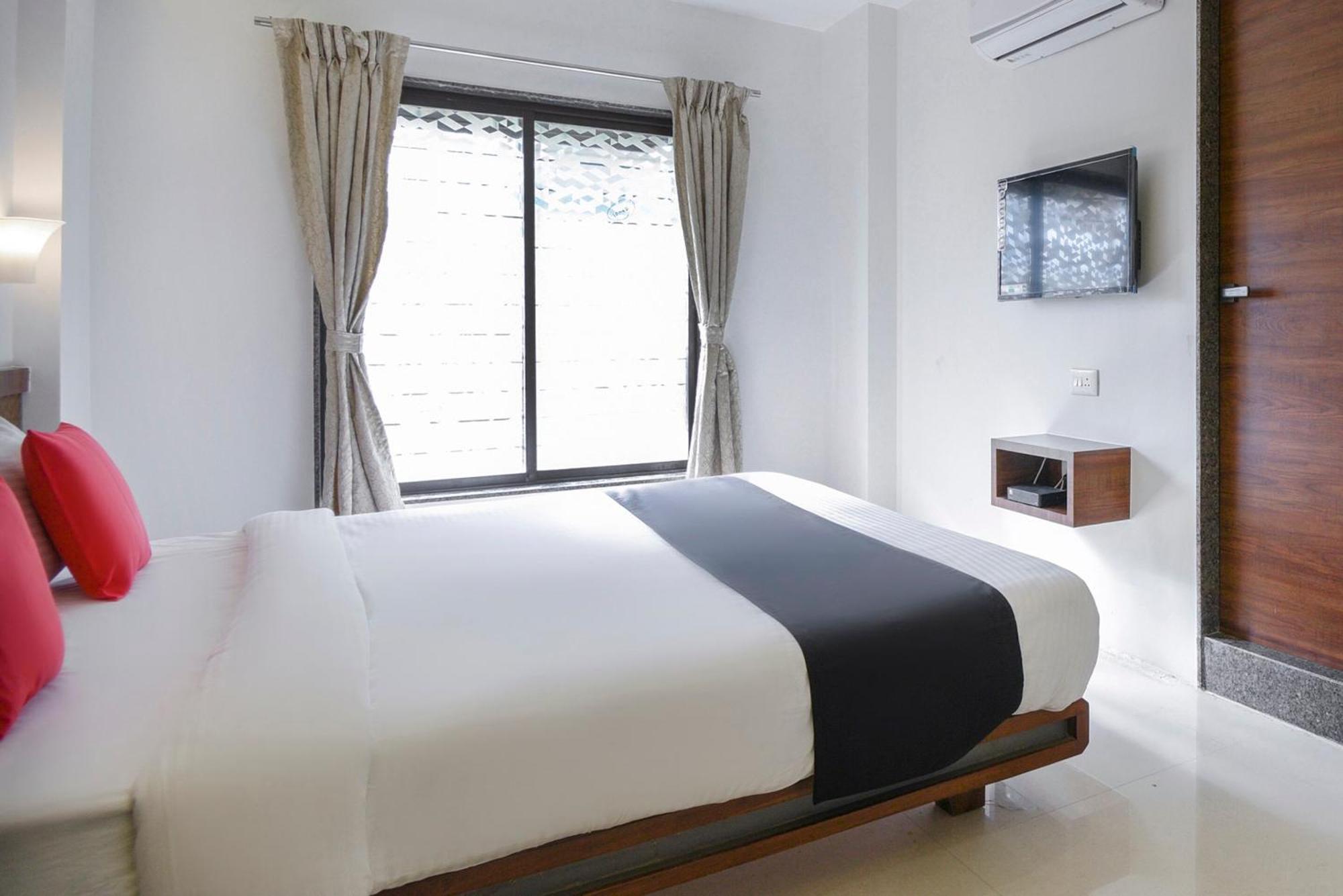 Oyo Flagship Hotel Shreeyash Executive Mangvadi Bagian luar foto