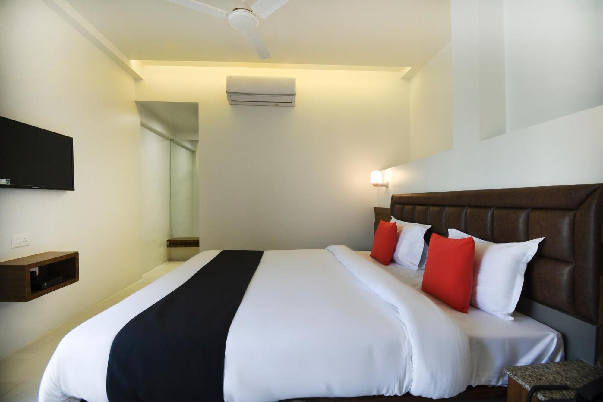 Oyo Flagship Hotel Shreeyash Executive Mangvadi Bagian luar foto