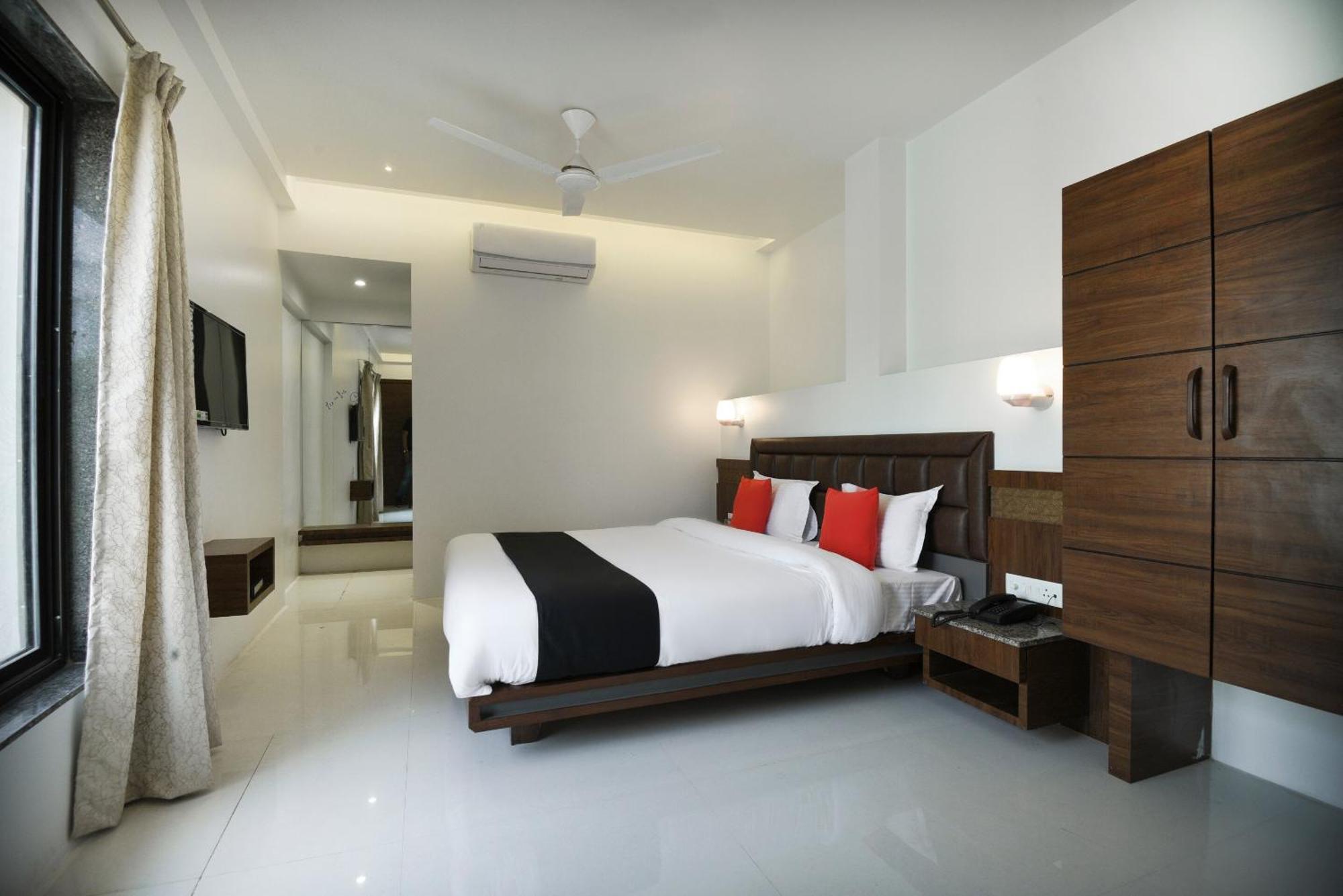Oyo Flagship Hotel Shreeyash Executive Mangvadi Bagian luar foto