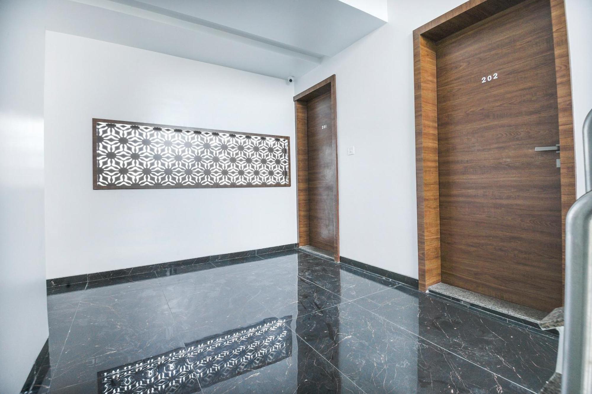 Oyo Flagship Hotel Shreeyash Executive Mangvadi Bagian luar foto